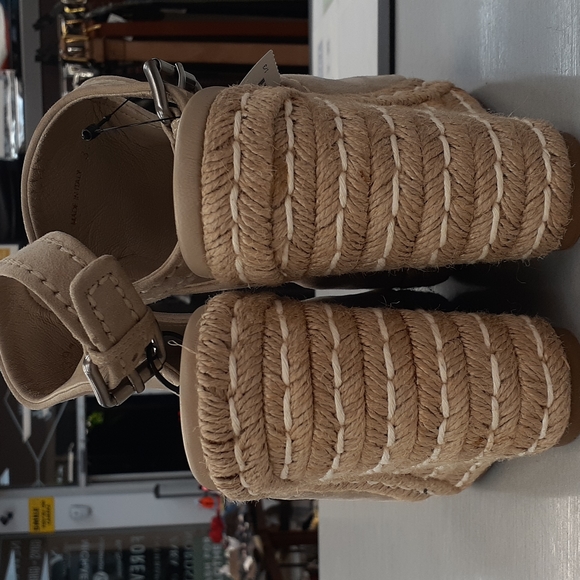 Prada wedges 🤓 - Picture 4 of 7